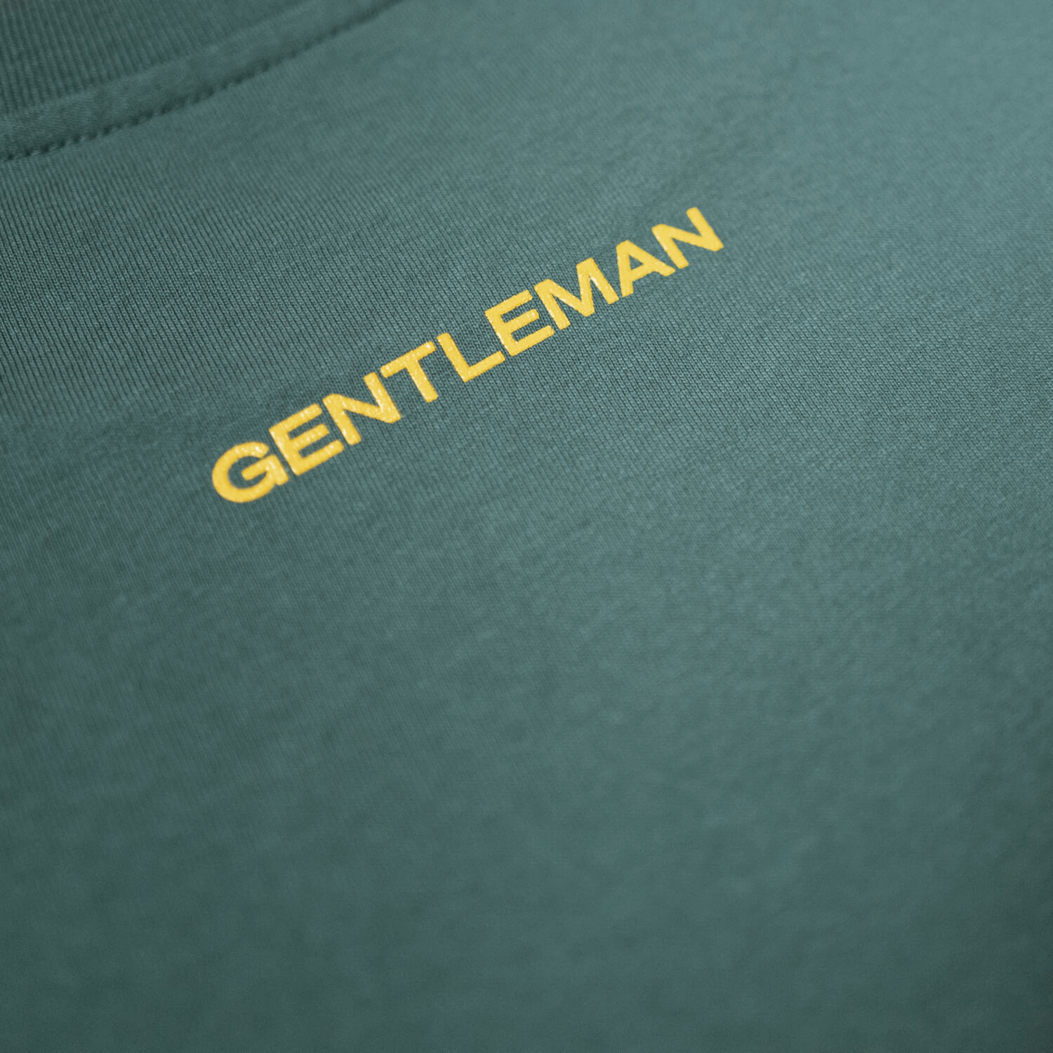 https://images.bravado.de/prod/product-assets/product-asset-data/gentleman/gentleman-1/products/143788/web/325583/image-thumb__325583__3000x3000_original/Gentleman-MAD-WORLD-CD-Bundle-zu-bundeln-143788-325583-1663454455.ef01496c.png